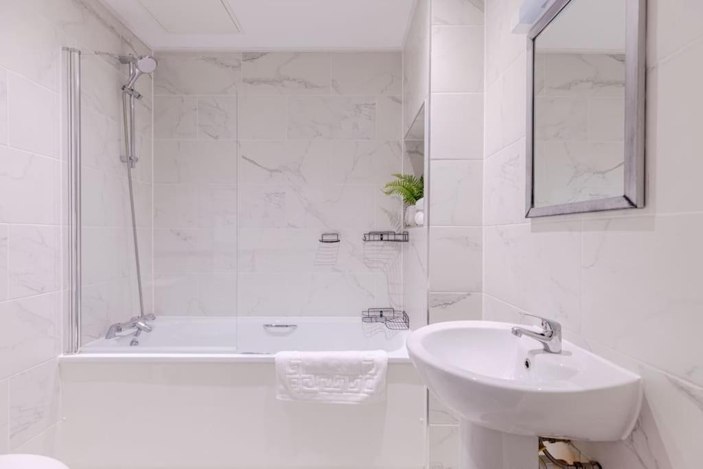 Vertigo Boutique Sleeps 4 London Kingston upon Thames  Exterior foto